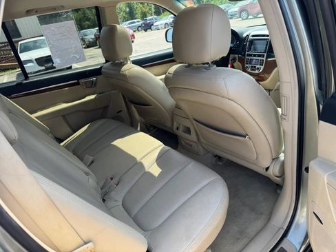 Used 2009 Hyundai Santa Fe Limited w/ Touring Pkg 15 W/Navigation FWD image 4