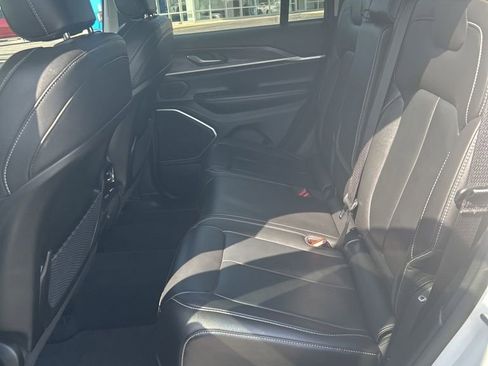 Used 2023 Jeep Grand Cherokee Limited w/ Black Appearance Package AWD/4WD image 47