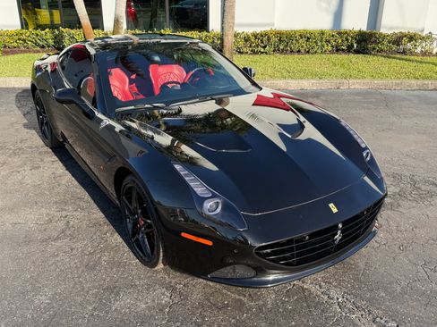 Used 2016 Ferrari California T RWD image 18