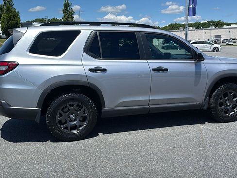 Certified 2025 Honda Pilot TrailSport image 5
