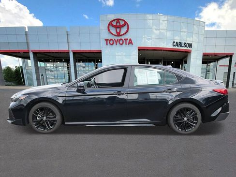 Used 2025 Toyota Camry SE FWD image 7