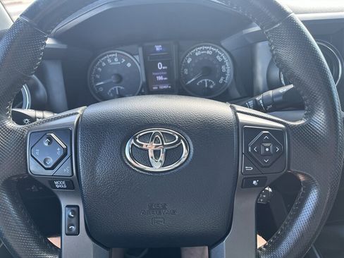 Used 2016 Toyota Tacoma TRD Sport w/ Exterior Package AWD/4WD image 18