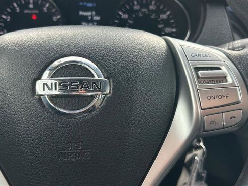 Used 2016 Nissan Rogue S FWD image 11