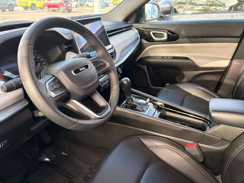 Used 2025 Jeep Compass Limited AWD/4WD image 18