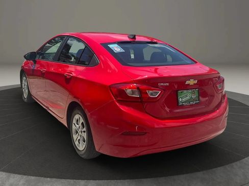 Used 2019 Chevrolet Cruze Sedan FWD image 5