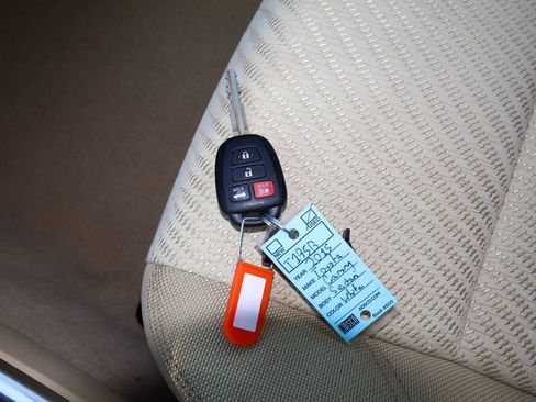 Used 2015 Toyota Camry LE FWD image 25