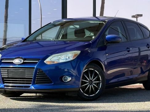 Used 2012 Ford Focus SE FWD image 2