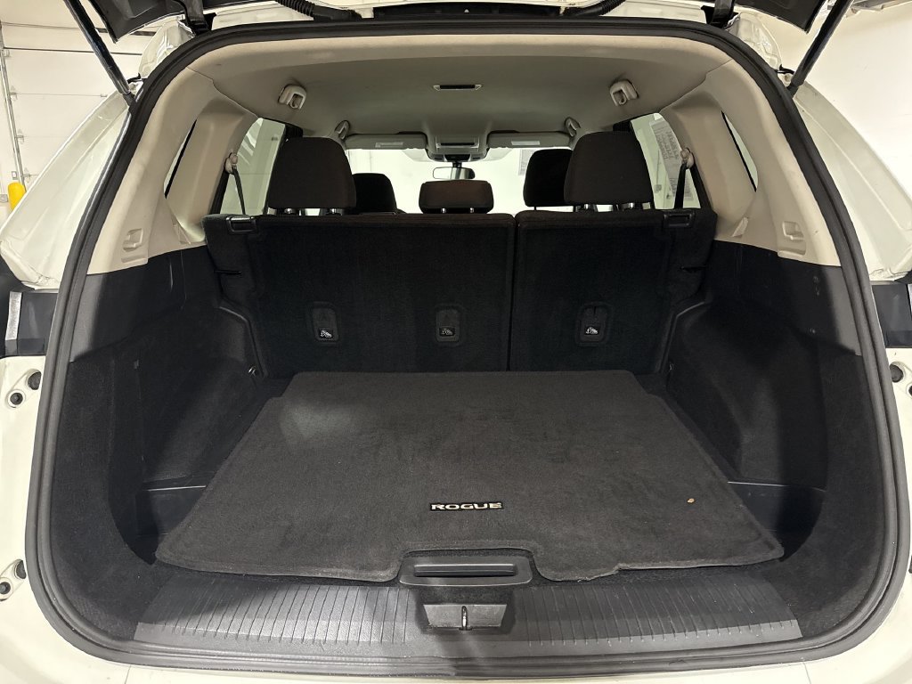 Used 2024 Nissan Rogue S FWD image 23