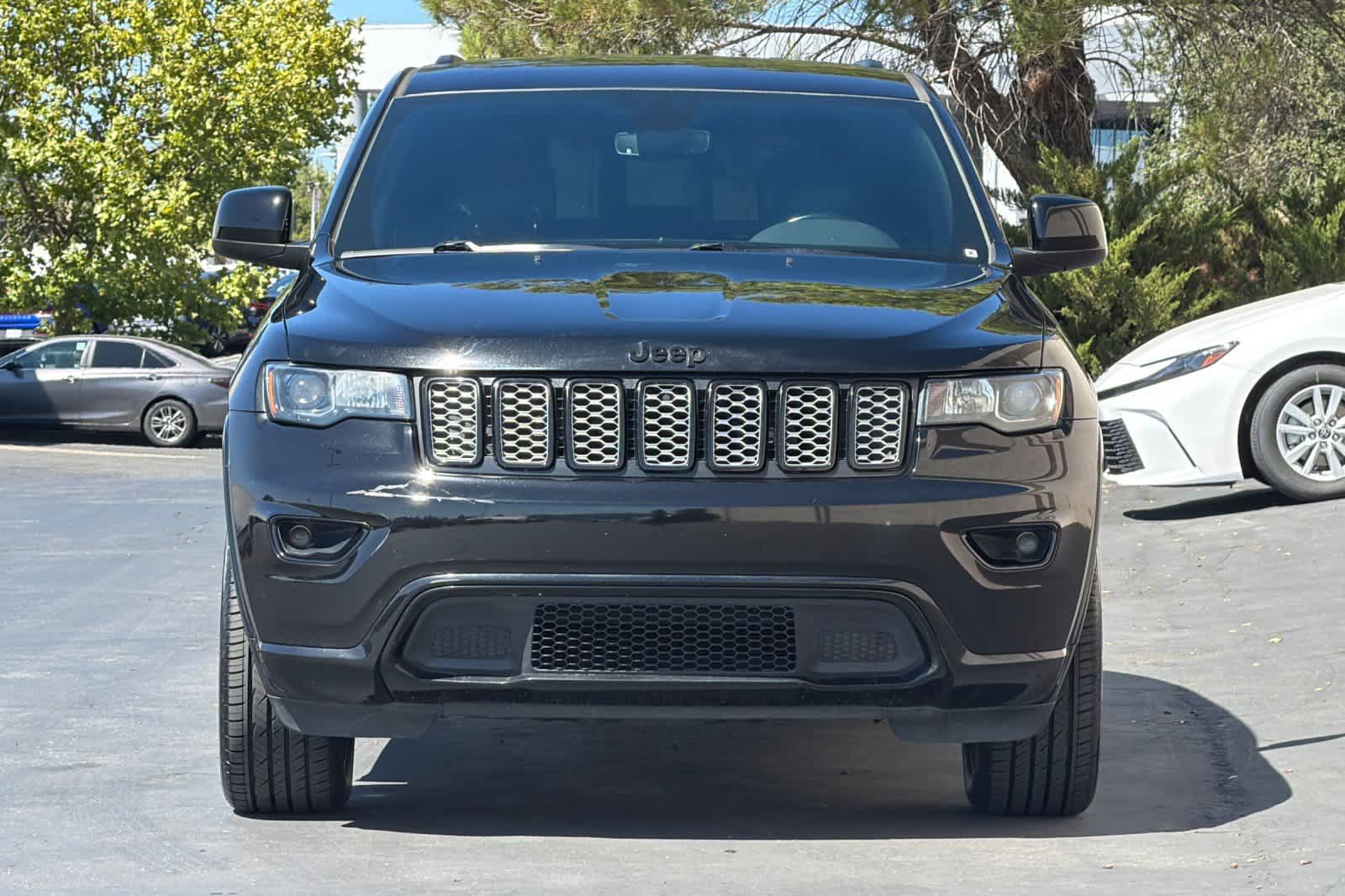 Used 2020 Jeep Grand Cherokee Altitude AWD/4WD image 10