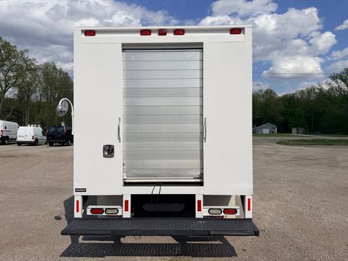 Used 2013 Ford E-450 and Econoline 450 Super Duty w/ PWR Locks & Windows Group RWD image 5