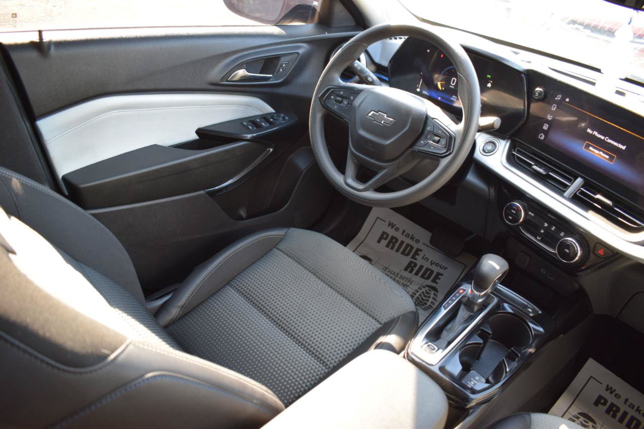 Used 2026 Chevrolet Trax LT FWD image 15