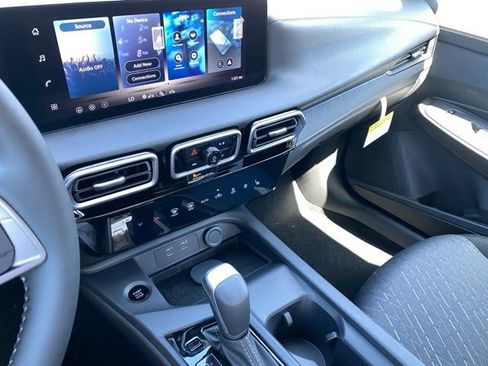 New 2027 Nissan Sentra SV w/ SV Convenience Package FWD image 17