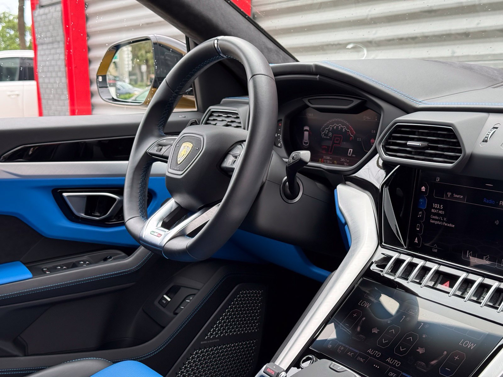 Used 2021 Lamborghini Urus AWD/4WD image 40