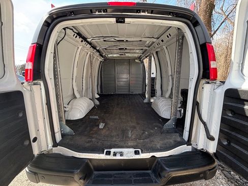 Used 2023 GMC Savana 2500 w/ Driver Convenience Package RWD image 22