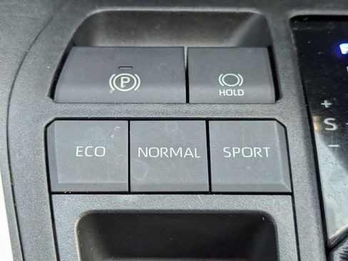 Used 2021 Toyota RAV4 XLE FWD image 22