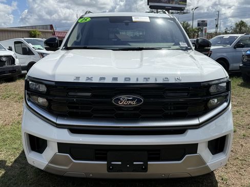 Certified 2025 Ford Expedition Max Platinum w/ Driver's Package AWD/4WD image 8