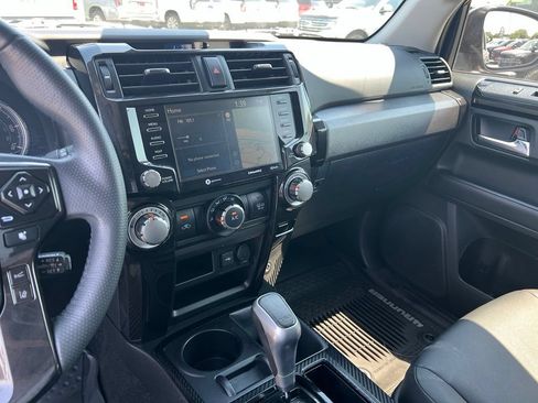 Used 2020 Toyota 4Runner TRD Off-Road Premium w/ Moonroof Package AWD/4WD image 33
