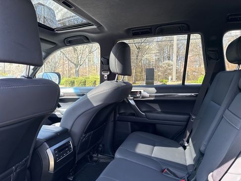 Used 2023 Lexus GX 460 Premium w/ Premium Package image 12