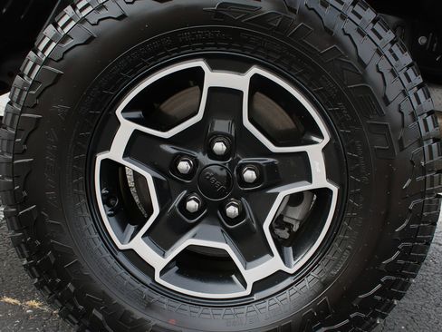 Used 2022 Jeep Gladiator Mojave image 11