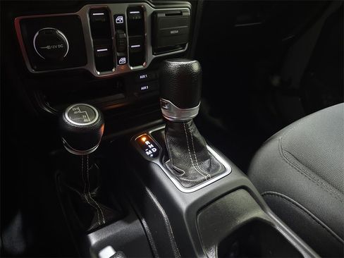 Used 2019 Jeep Wrangler Unlimited Sahara image 27