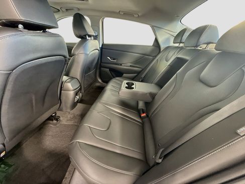 Used 2025 Hyundai Elantra Limited FWD image 27
