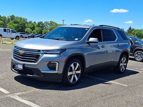 Used 2023 Chevrolet Traverse LT w/ LT Premium Package AWD/4WD image 6