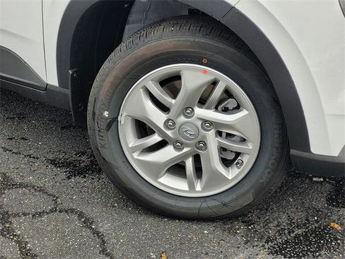 New 2026 Hyundai Venue SE image 8