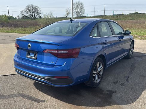 Used 2024 Volkswagen Jetta SE FWD image 5