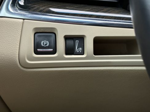 Used 2018 Cadillac XT5 FWD image 25