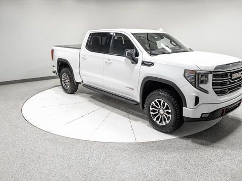 Used 2022 GMC Sierra 1500 AT4 w/ AT4 Premium Package AWD/4WD image 34