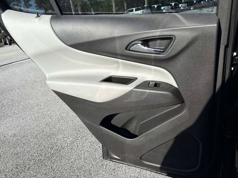 Used 2019 Chevrolet Equinox LS FWD image 9