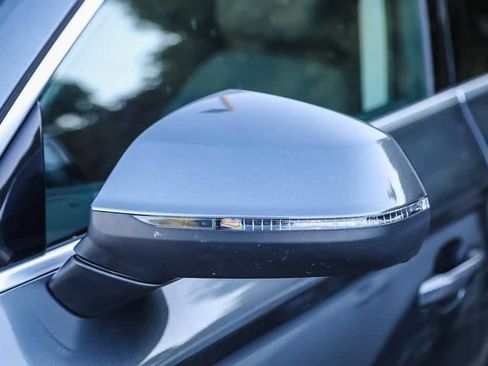 Used 2023 Audi Q5 2.0T Premium w/ Convenience Package image 17