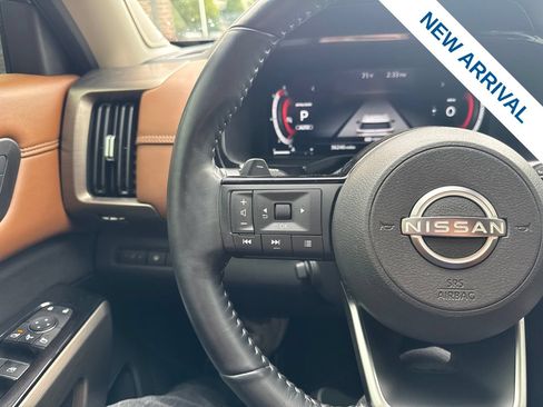 Used 2022 Nissan Pathfinder Platinum AWD/4WD image 23