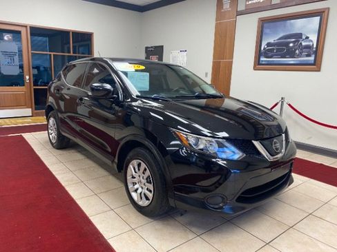 Used 2019 Nissan Rogue Sport S image 5