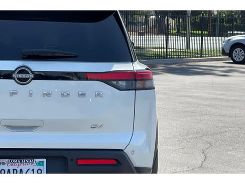 Used 2022 Nissan Pathfinder SV FWD image 17