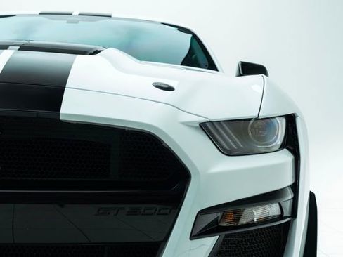 Used 2021 Ford Mustang Shelby GT500 w/ Carbon Fiber Track Pack image 8