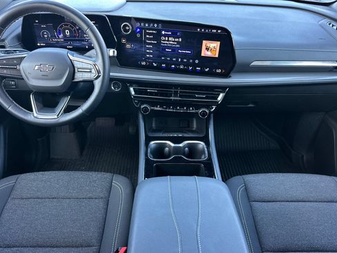 Used 2026 Chevrolet Traverse LT w/ Midnight/Sport Edition FWD image 15