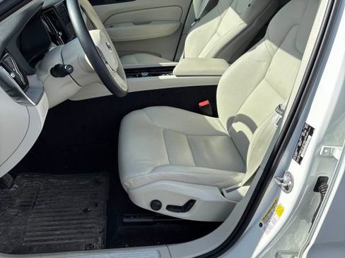 Used 2023 Volvo XC60 B5 Plus w/ Climate Package image 5