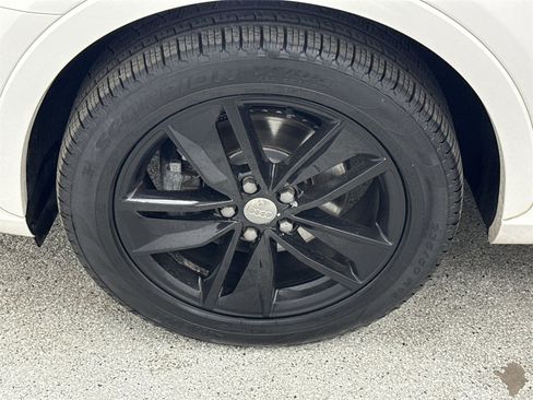 Used 2018 Audi Q3 2.0T Premium image 42