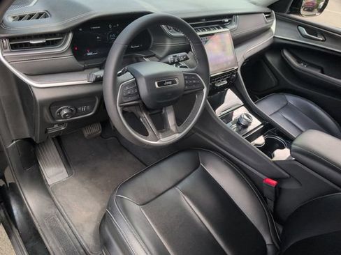 Used 2023 Jeep Grand Cherokee L Limited AWD/4WD image 10