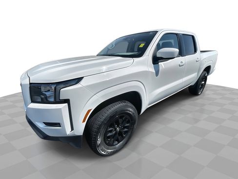 Used 2024 Nissan Frontier SV image 1