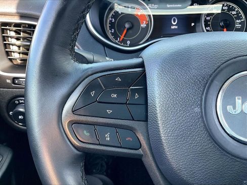 Used 2019 Jeep Cherokee Trailhawk w/ Cold Weather Group AWD/4WD image 21