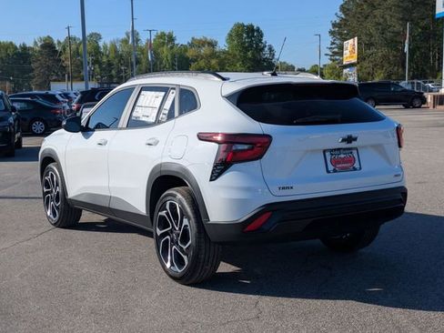 New 2026 Chevrolet Trax RS w/ Sunroof Package FWD image 5