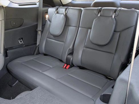 Used 2025 Ford Explorer Active w/ Active Comfort Package RWD image 20