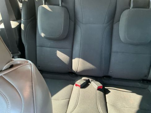Used 2019 Jeep Wrangler Sport AWD/4WD image 13