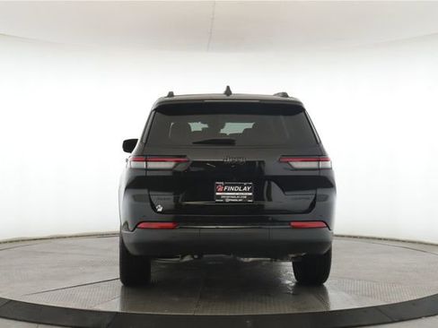 Used 2025 Jeep Grand Cherokee L Limited w/ Black Appearance Package image 11
