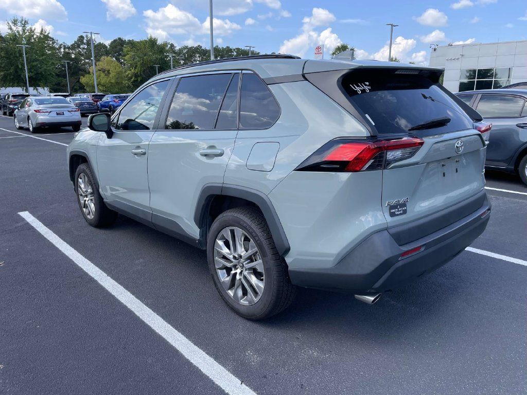 Used 2019 Toyota RAV4 XLE Premium w/ Cold Weather Package FWD image 5