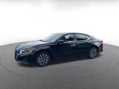 Used 2025 Nissan Altima 2.5 SV image 8