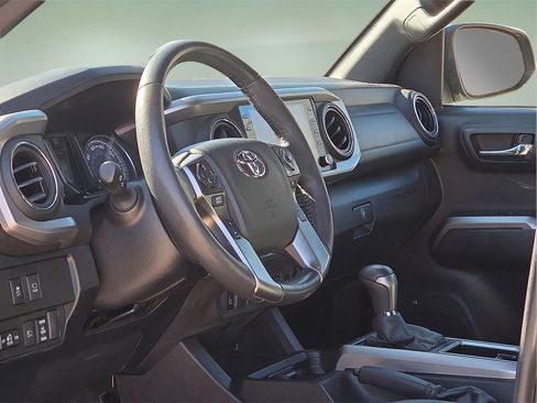 Used 2022 Toyota Tacoma Limited image 20