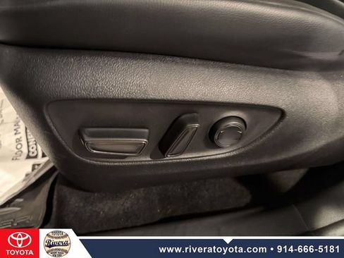 Used 2023 Toyota Highlander XLE AWD/4WD image 14